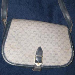 Gucci vintage purse with old Gucci symbol inside